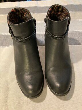 Born BOC Lindsay Ankle Bootie Black 7M Braided Rope Accent Comfy Wardrobe Staple